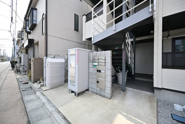 ＭＥＬＤＩＡ松島四丁目のエントランス|落ち着いたエントランスです