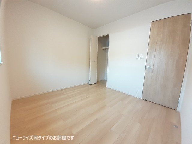 シャイニースカイの駐車場