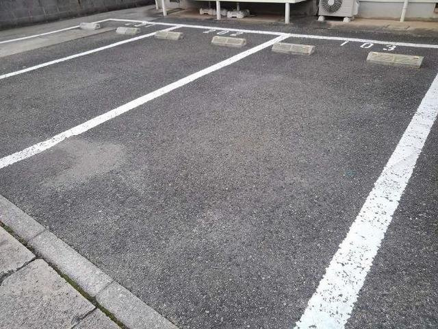 ローゲンハイツの駐車場