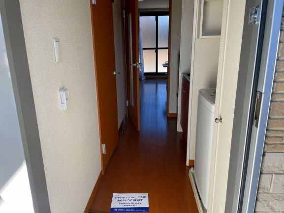 レオパレスＭｅｒｃｕｒｙの玄関