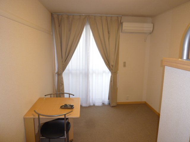 レオパレスナイス五井８１２の居間・リビング