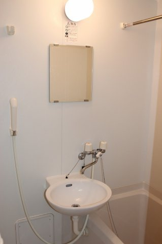 レオパレスナイス五井８１２の浴室