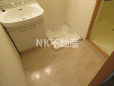 【洗面所】 | アンプルールフェールU-HA（長田賃貸） | ゆったりとスペースのある洗面所