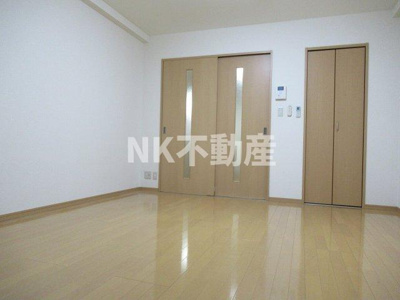 【居間・リビング】 | アンプルールフェールU-HA（長田賃貸） | 洋室です