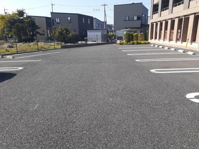 【駐車場】 | オリエンタルコートＢ | 駐車場があるので、車を買う予定の方も安心です