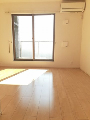 【居間・リビング】 | オリエンタルコートＢ | ゆったりとした居間です