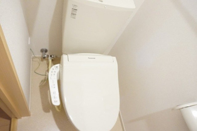 【トイレ】 | メゾン・レイクⅡ | 落ち着いた色調のトイレです