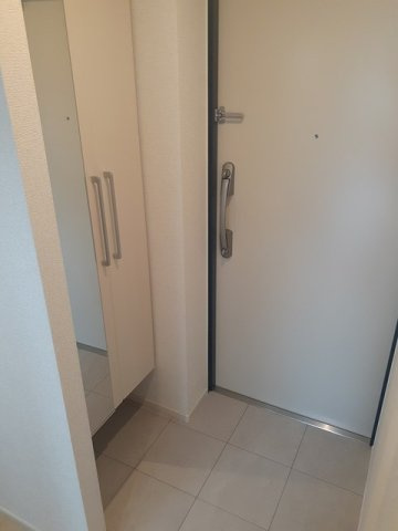 サニーメゾンオオハシ #品川区 #立会川 #駅近 #一人暮らし #築浅の玄関|収納もある玄関です