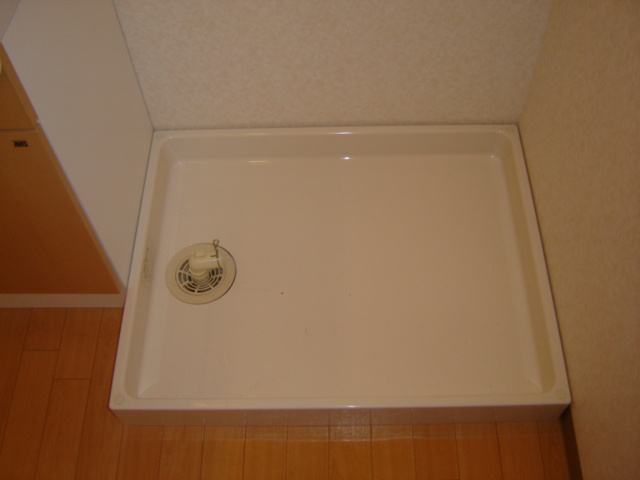 ウイステリアハウスの設備|洗濯機置場