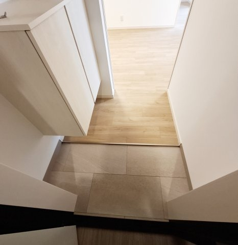 ザ・アパートメント今津の玄関