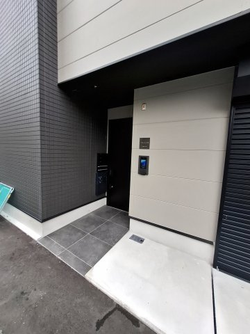 ザ・アパートメント今津のエントランス