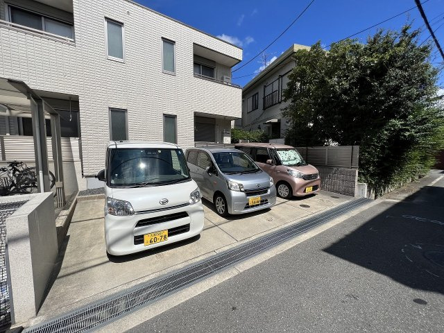シャンテ桜井の駐車場