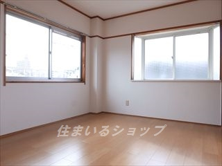 広島市安佐北区落合南２丁目のアパートの寝室