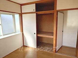 広島市安佐北区落合南２丁目のアパートの寝室