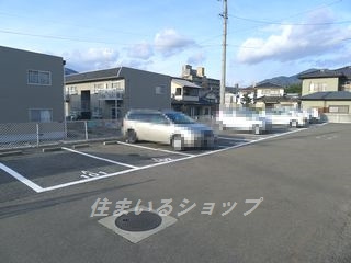 エルディム落合南　Aの駐車場