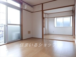 広島市安佐北区落合南２丁目のアパートの居間・リビング