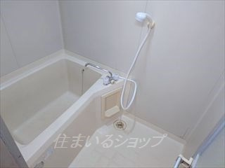 広島市安佐北区落合南２丁目のアパートの浴室