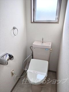 広島市安佐北区落合南２丁目のアパートのトイレ|窓あり
