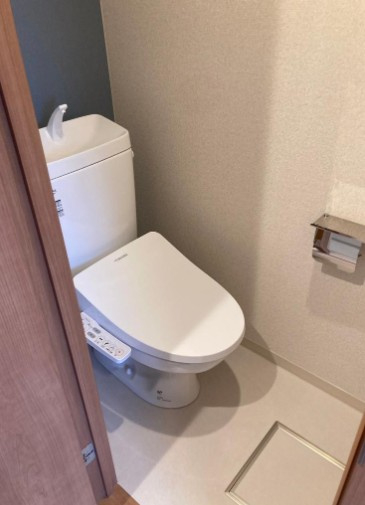 【トイレ】 | ライオンズマンション東長崎第３ | 温水洗浄便座付きなので、快適にご使用いただけます。