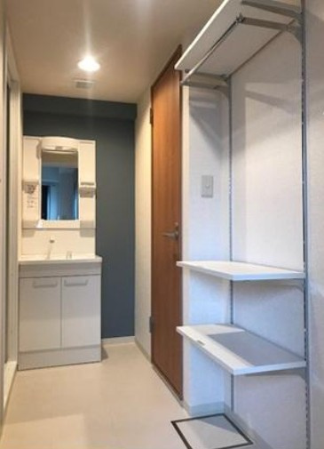 【独立洗面台】 | ライオンズマンション東長崎第３ | 毎日使う場所だから、より快適な空間に仕上げられています。