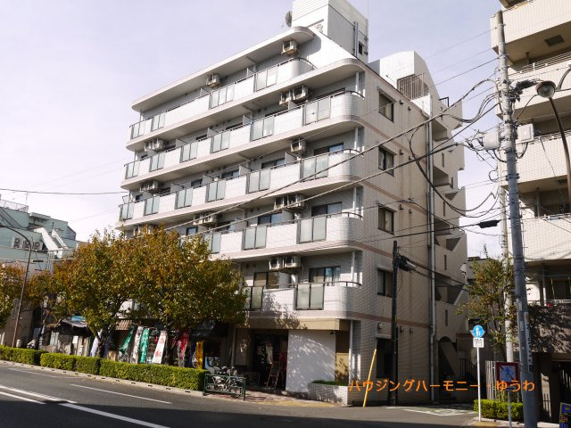 【外観】 | ライオンズマンション東長崎第３ | 陽光浴びる外観がシンプルな外観をより際立たせ、人々の記憶に存在感を植え付けます。