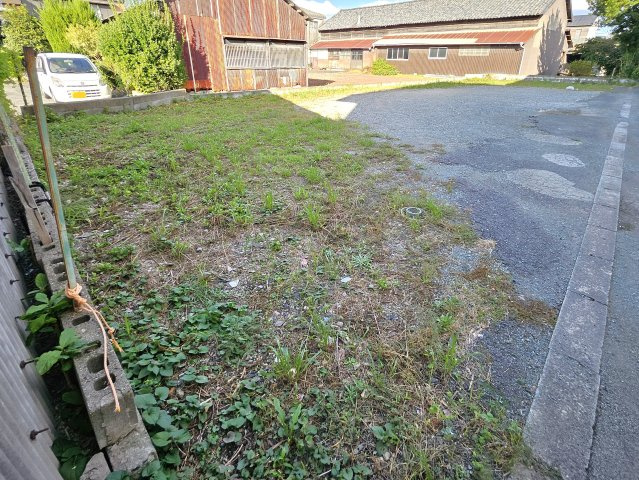 ヤマダビルの駐車場