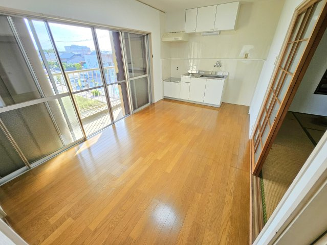 ヤマダビルの居間・リビング