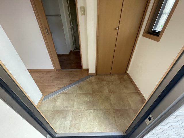 サンリバー大久保の玄関