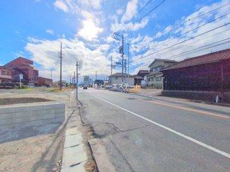 【前面道路含む現地写真】