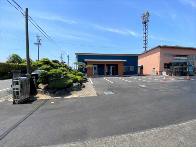 北山崎町貸店舗の駐車場