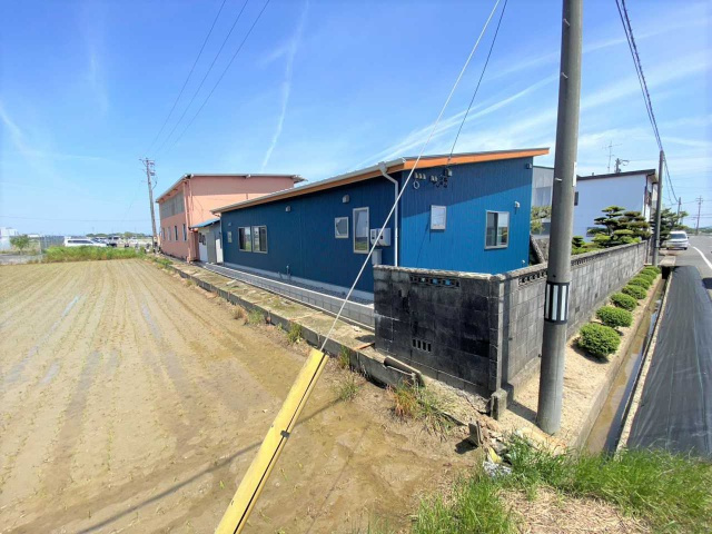 北山崎町貸店舗の外観