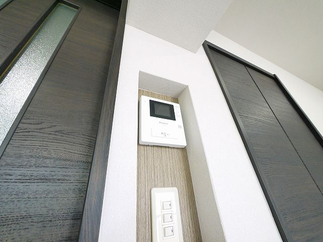 新町ハイツのセキュリティ|モニター付きインターホン完備