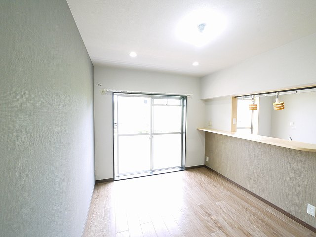 新町ハイツの居間・リビング|ゆったりとした居間です