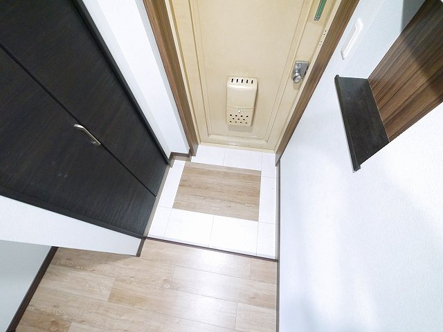 新町ハイツの玄関|明るい玄関です