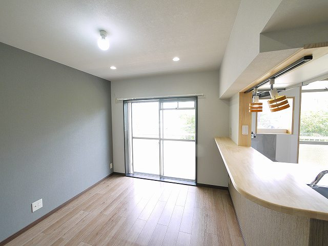 新町ハイツの居間・リビング|使いやすい居間です