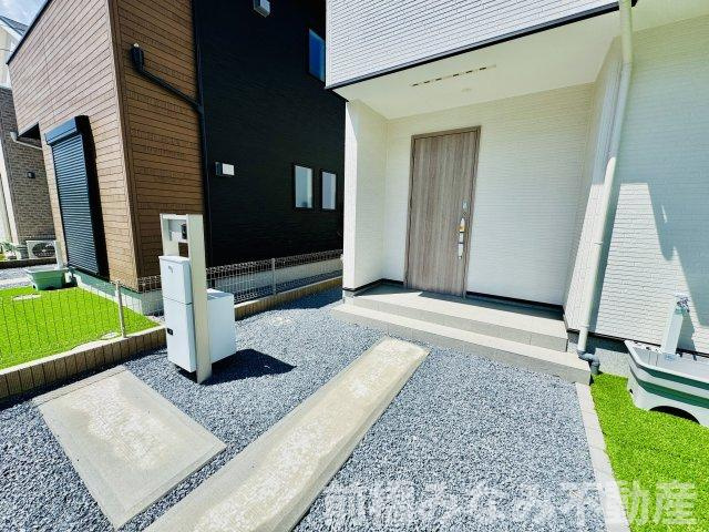 玉村町福島23-1期　２号棟(全１２区画)　リナージュ　新築建売分譲の玄関|明るい玄関です