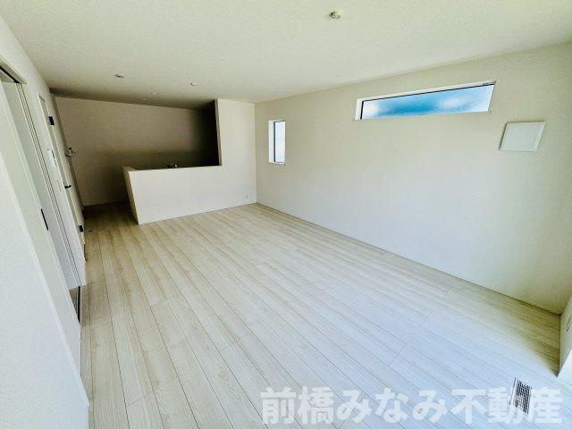玉村町福島23-1期　２号棟(全１２区画)　リナージュ　新築建売分譲の居間・リビング|ゆったりとしたリビングです
