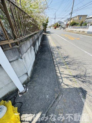【土地】邑楽郡邑楽町明野　74坪、東小至近※解体更地渡しの前面道路含む現地写真