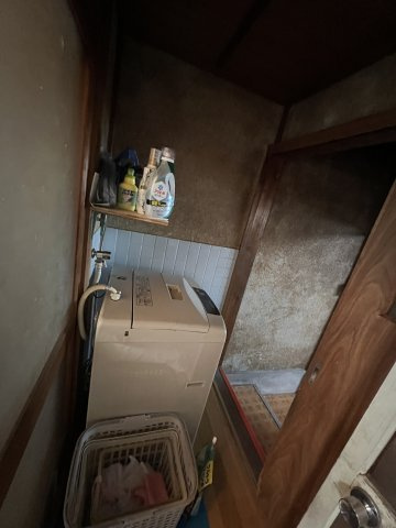 鏡野町古川　中古住宅　8DK＋2S ＋離れ・納屋のランドリースペース