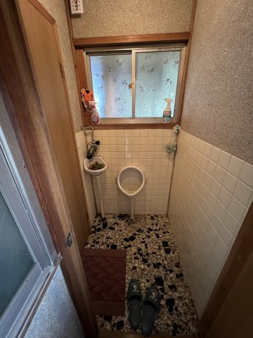 鏡野町古川　中古住宅　8DK＋2S ＋離れ・納屋のトイレ