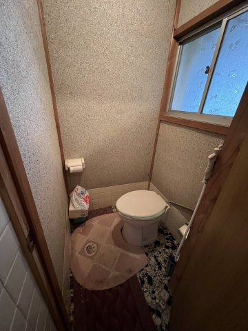 鏡野町古川　中古住宅　8DK＋2S ＋離れ・納屋のトイレ