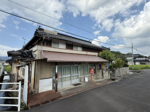 鏡野町古川　中古住宅　8DK＋2S ＋離れ・納屋