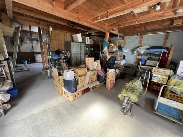 鏡野町古川　中古住宅　8DK＋2S ＋離れ・納屋のその他|納屋