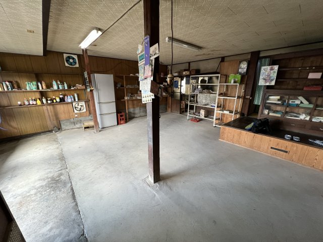 鏡野町古川　中古住宅　8DK＋2S ＋離れ・納屋のその他|旧店舗