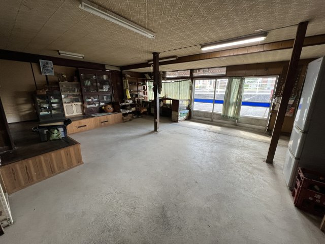 鏡野町古川　中古住宅　8DK＋2S ＋離れ・納屋のその他|旧店舗