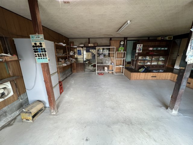 鏡野町古川　中古住宅　8DK＋2S ＋離れ・納屋のその他|旧店舗
