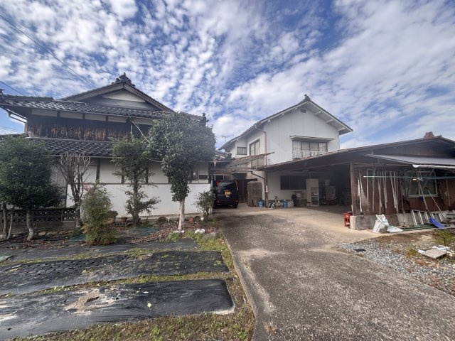 鏡野町古川　中古住宅　8DK＋2S ＋離れ・納屋の外観