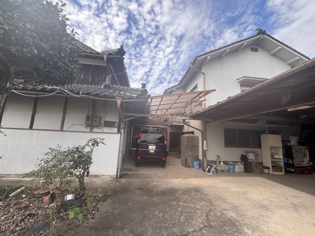 鏡野町古川　中古住宅　8DK＋2S ＋離れ・納屋の外観