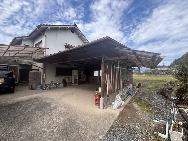 鏡野町古川　中古住宅　8DK＋2S ＋離れ・納屋の外観