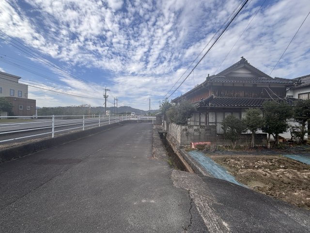 鏡野町古川　中古住宅　8DK＋2S ＋離れ・納屋の外観